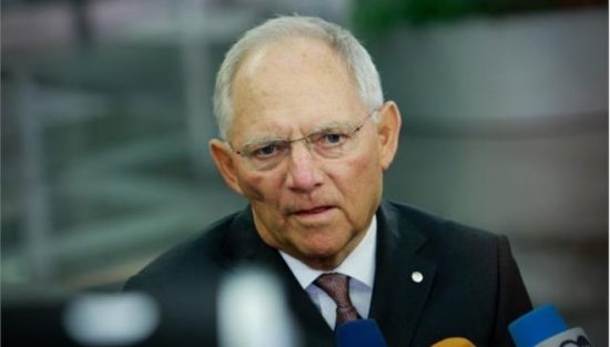 Σόιμπλε: Να μπει άμεσα τέλος στην χαλαρή νομισματική πολιτική