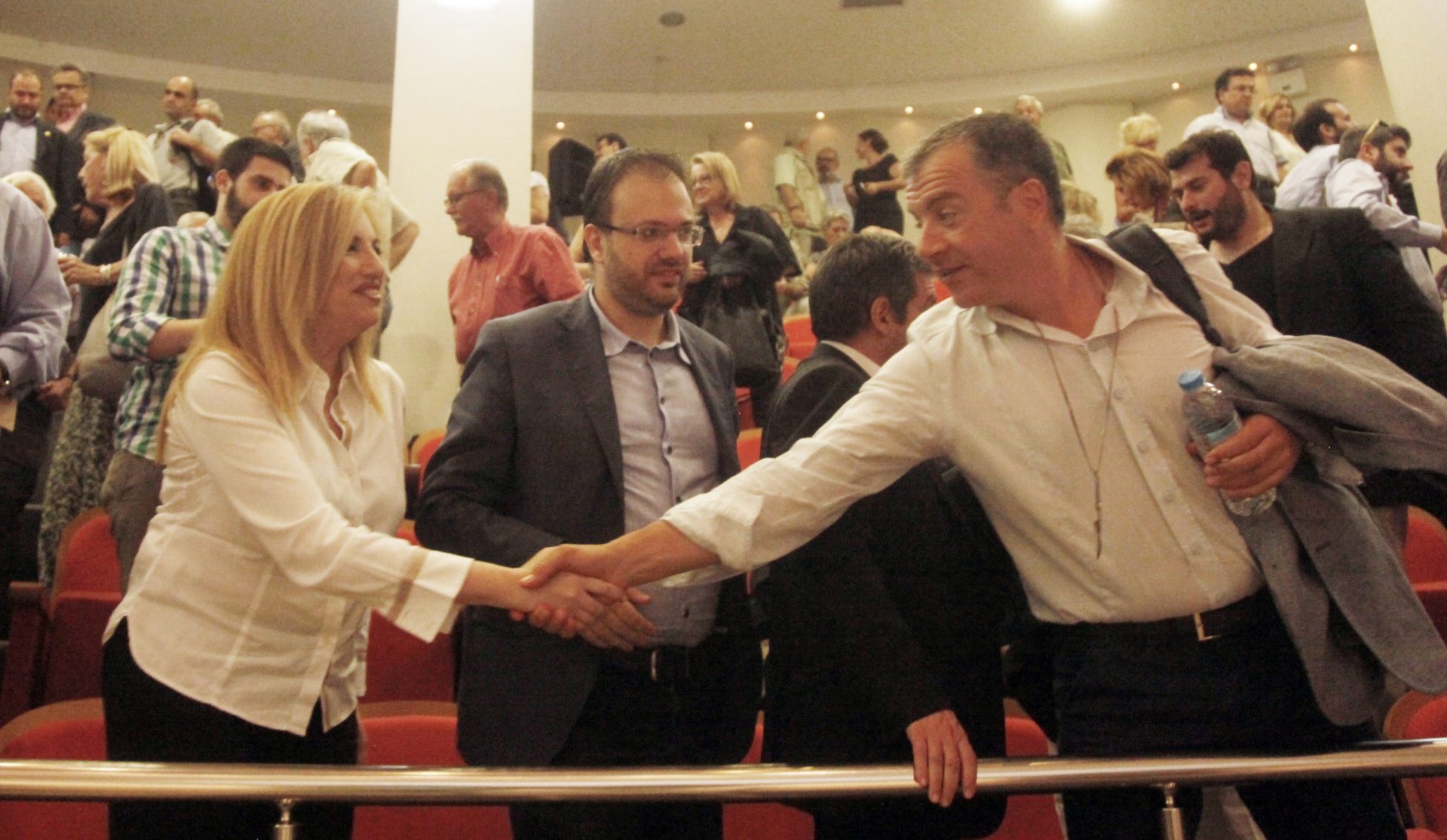 Αμφίρροπη η «μάχη» για την ηγεσία στην Κεντροαριστερά