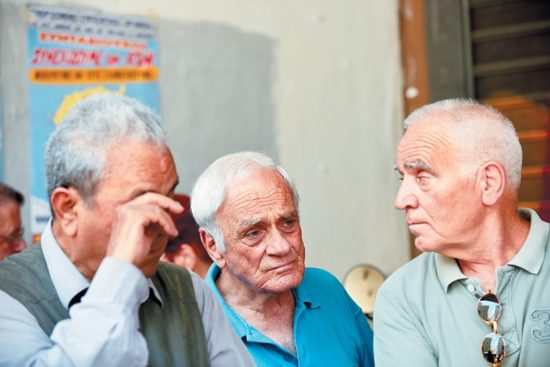 Κόφτης έως και 18% για 100.000 επικουρικές