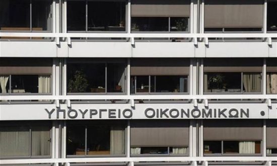 Μεγάλη υστέρηση 1,76 δισ. ευρώ στα έσοδα δείχνουν τα στοιχεία του Αυγούστου