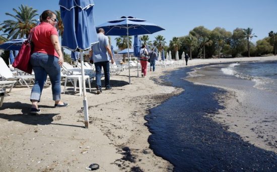 Στα €500 εκατ. οι ζημιές από την πετρελαιοκηλίδα στον Σαρωνικό
