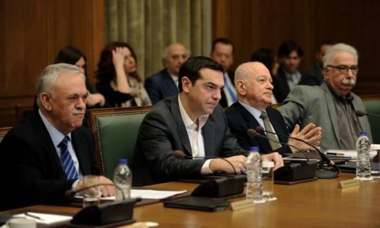 Αξιολόγηση και Σαρωνικός ανατρέπουν τις ισορροπίες για το Μαξίμου