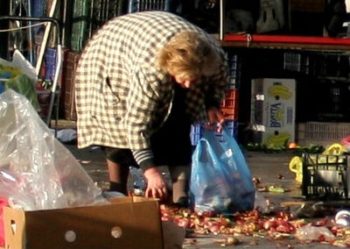 Νεόπτωχοι οι Έλληνες εργαζόμενοι και συνταξιούχοι