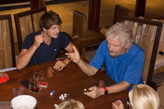 Κρυμμένος στο κελάρι του, γλύτωσε από τον τυφώνα Ίρμα ο Μπράνσον