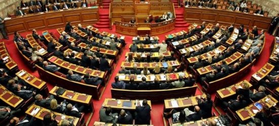 Στην Ολομέλεια της Βουλής φέρνει τη ρύπανση του Σαρωνικού η Ένωση Κεντρώων