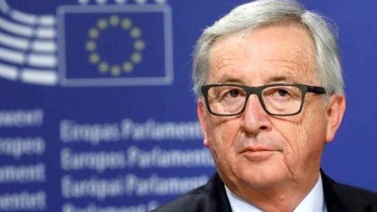 Αποχώρησε με πόνους ο Γιούνκερ από την Ευρωβουλή