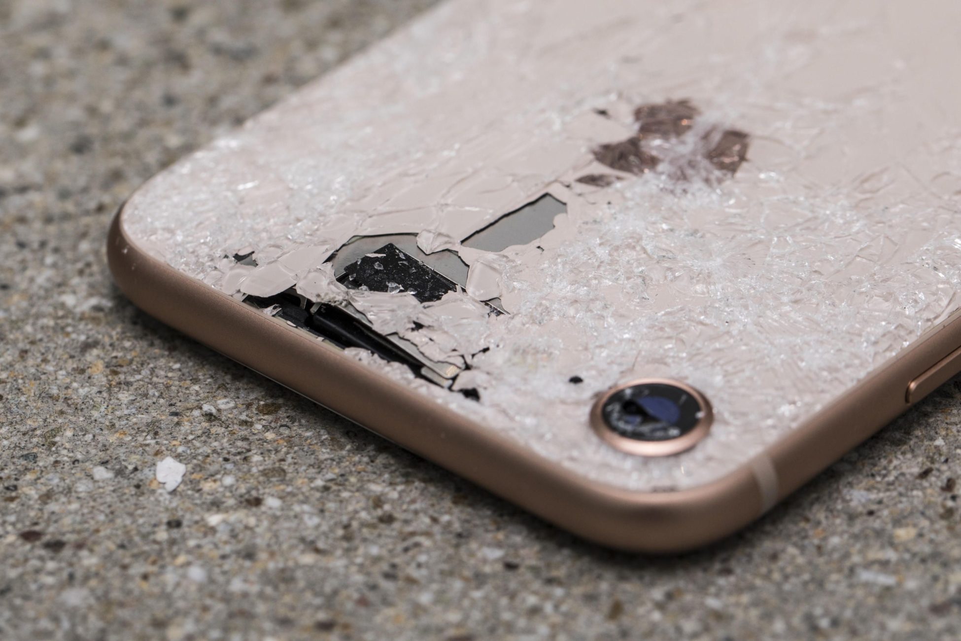 Δοκιμή πτώσης τεστάρει την ανθεκτικότητα του iPhone 8