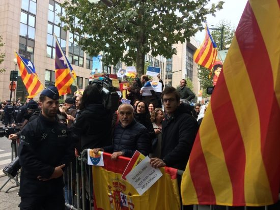 Ισπανικός εμφύλιος στις Βρυξέλλες για τον Πουτζδεμόν