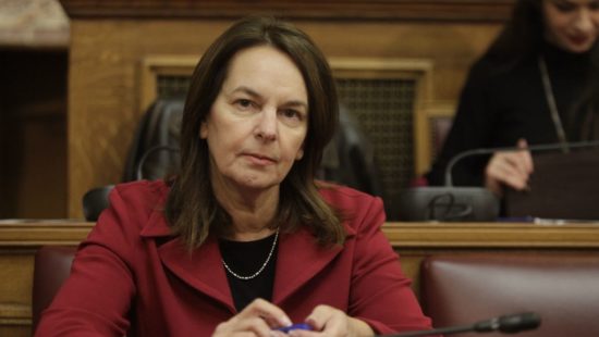 Παπανάτσιου: Εξετάζουμε την κατάργηση του Φόρου Κατανάλωσης στο κρασί