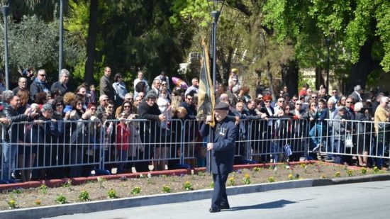 Παρέλασε μόνος του, ο τελευταίος επιζών των πολεμιστών της Λέσβου
