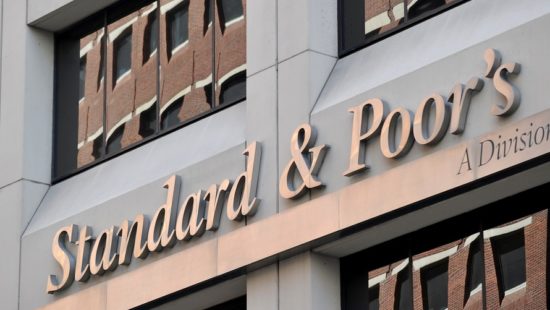 Δέλεαρ εκατομμυρίων στην S&P για να… αναβαθμίσει την Ελλάδα