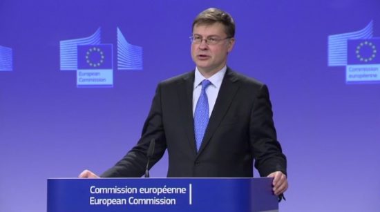 Ντομπρόβσκις: «Εφικτό να κλείσει φέτος η γ’ αξιολόγηση εάν εφαρμοστούν πλήρως τα προαπαιτούμενα»