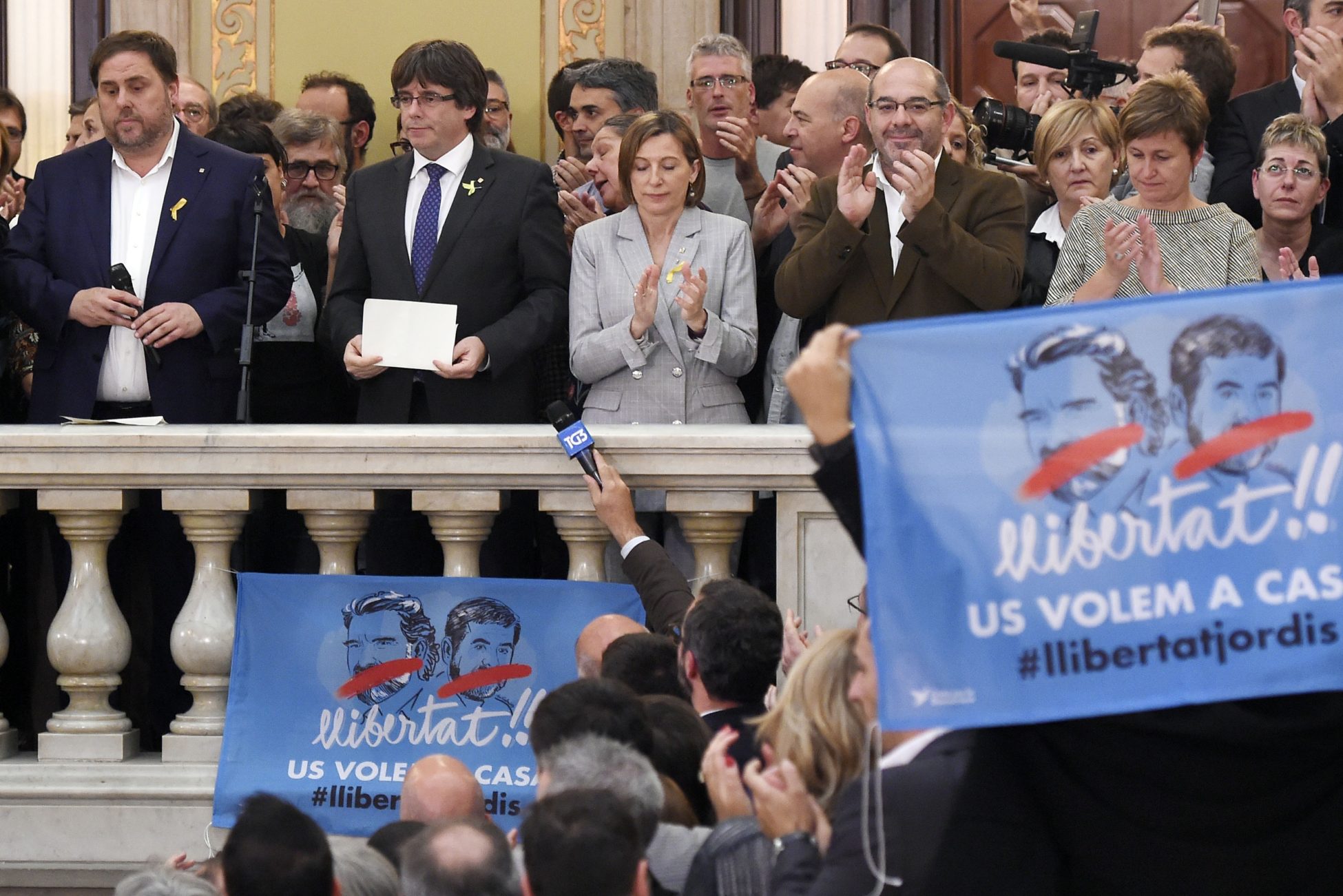 Αίρει την αυτονομία της Καταλονίας η Μαδρίτη