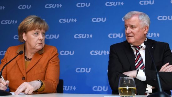 «Τα βρήκε» η Μέρκελ με τους Βαυαρούς συμμάχους της για το μεταναστευτικό