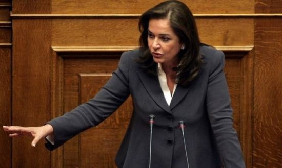 Η Ντόρα Μπακογιάννη ζητεί εξηγήσεις για την πορεία των επενδύσεων