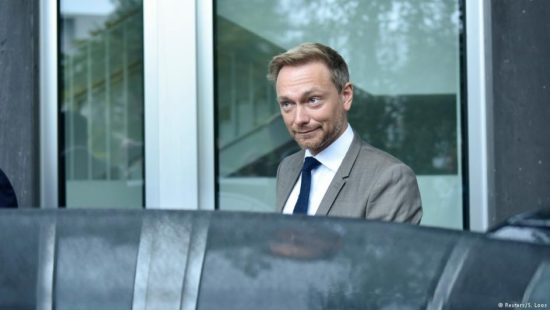 Αιχμηρός ο ηγέτης του FDP: «Δεν κατάφερε να επιβληθεί ο Σόιμπλε στη Μέρκελ»