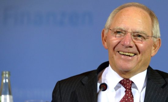 Καλά λόγια από τον Σόιμπλε! «Σε σωστό δρόμο η ελληνική οικονομία»