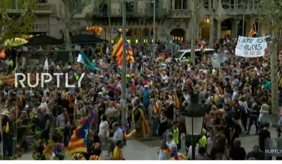 Μαζικές διαδηλώσεις στη Βαρκελώνη μετά τις ανακοινώσεις Ραχόι