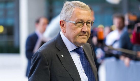 Σύσταση Ρέγκλινγκ: Πρώτα μεταρρυθμίσεις, μετά έξοδος στις αγορές