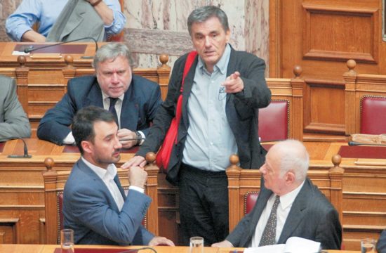 Η τρύπα στα έσοδα φέρνει νέα μέτρα