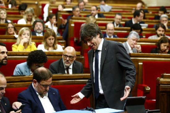 Παραμένει η ένταση στην Καταλονία- Κρίσιμη εβδομάδα για τους αυτονομιστές