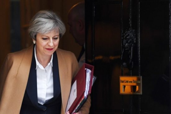 Η Μέι «ρίχνει γέφυρες» στη Μέση Ανατολή ενόψει Brexit