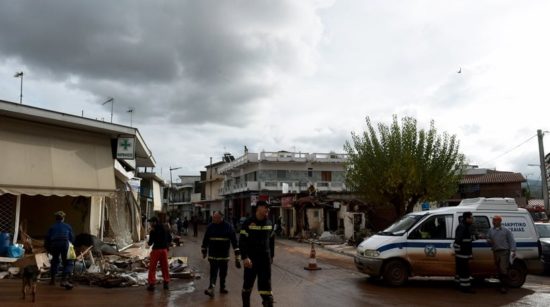 Τελικά η διμοιρία των ΜΑΤ πήγε στη Μάνδρα ή στο σπίτι του πρωθυπουργού;