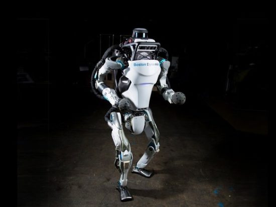 Atlas: Το ρομπότ που μπορεί και κάνει… ανάποδη τούμπα