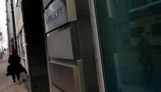 FAZ: 120 πολιτικοί από 50 χώρες στα Paradise Papers