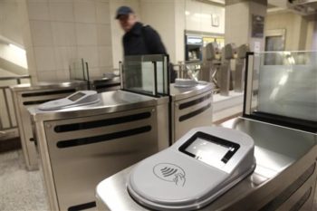 Ηλεκτρονικό εισιτήριο: Απειλούν να σηκώσουν τις μπάρες οι εργαζόμενοι