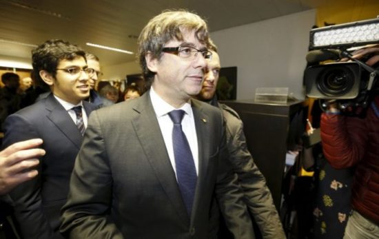 Ελεύθεροι υπό όρους αφέθηκαν ο Πουτζδεμόν και οι υπουργοί του