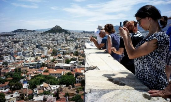 Toυρισμός: Οι κερδισμένοι και χαμένοι ελληνικοί προορισμοί σε εισπράξεις κι επισκέψεις