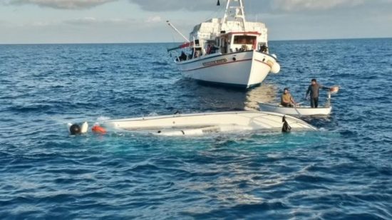 Ναυάγιο σκάφους με μετανάστες στην Καλόλιμνο – Μια νεκρή