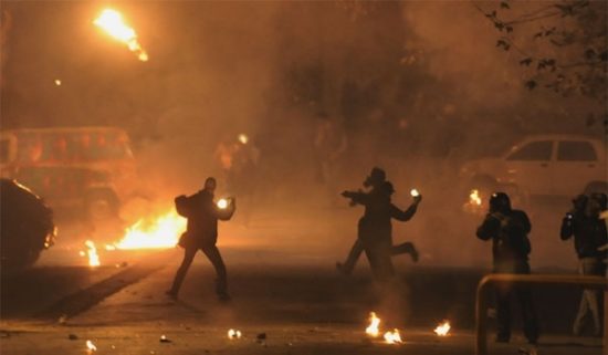 Ελεύθεροι με όρους οι δύο συλληφθέντες για τα επεισόδια στα Εξάρχεια