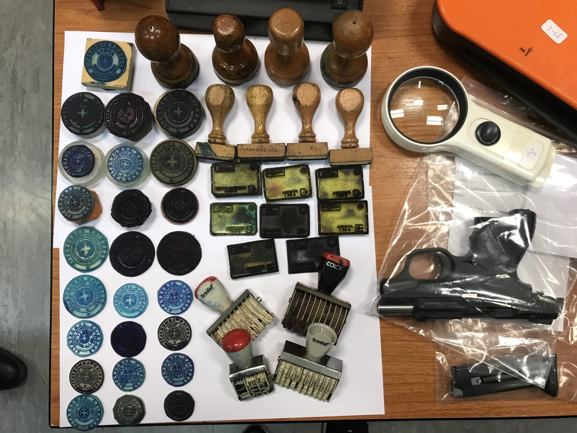 Kύκλωμα με πλαστά διαβατήρια και έγγραφα είχε πελάτες και μέλη του ISIS