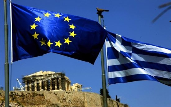 Handelsblatt: Η Ελλάδα καταφέρνει να θέσει ξανά υπό έλεγχο τα οικονομικά της