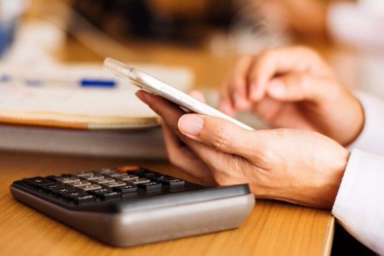 «Ποδαρικό» με αιτήσεις για 120 δόσεις σε εφορία και Ταμεία