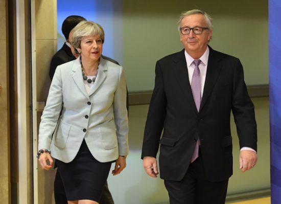 «Λευκός καπνός» για το Brexit στις Βρυξέλλες