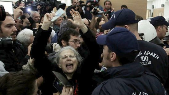 Ψηφίζεται σήμερα η τροπολογία για τους πλειστηριασμούς