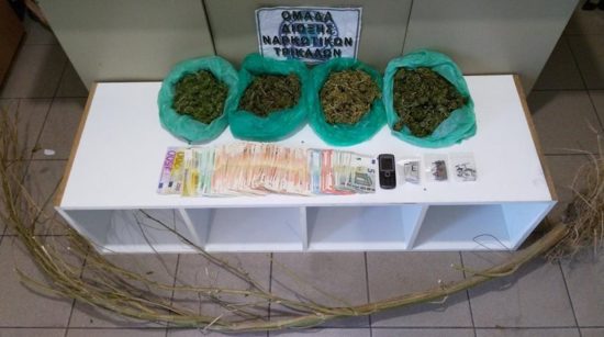 Η Ασφάλεια συνέλαβε διακινητή χασίς στην Καλαμπάκα, με μεγάλο ποσό χρημάτων στο σπίτι του