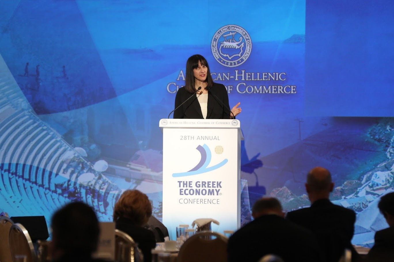 Θα… «πνιγούμε» στο δολάριο το 2018, λέει η κυβέρνηση