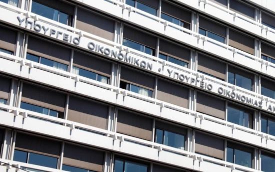 ΥΠΟΙΚ: Δίνει… οδηγίες για το μπάχαλο στη διανομή του κοινωνικού μερίσματος