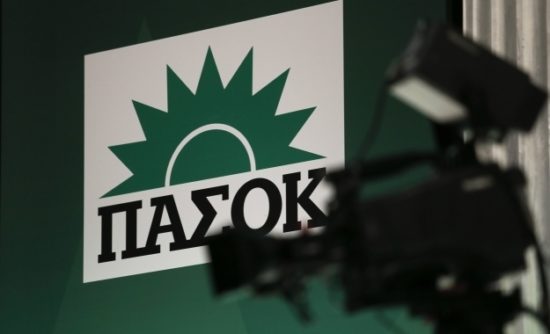 Spiegel: Το ΠΑΣΟΚ συμπαρασύρθηκε από την κρίση