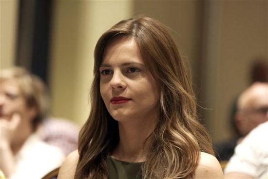 Αχτσιόγλου στην Tageszeitung: «Τώρα οι πλούσιοι πρέπει να πληρώσουν φόρους»