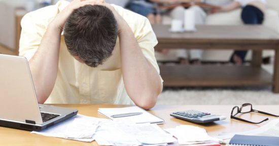 Μπροστά στην απειλή των κατασχέσεων 200.000 εγγυητές δανείων