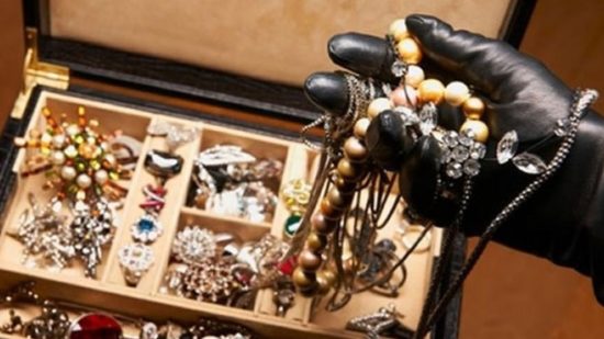 Πάτρα: «Ξάφρισαν» 27.000 ευρώ από σπίτι επιχειρηματία