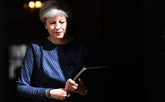 Αποτράπηκε σχέδιο δολοφονίας της Τερέζα Μέι μέσα στη Ντάουνινγκ Στριτ