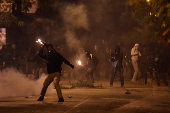 Αντιδήμαρχος Αθηναίων: Αντιεξουσιαστές μας πετούν πέτρες όταν απομακρύνουμε κάδους