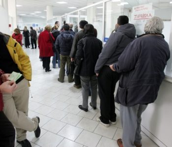 Κάνουν κατασχέσεις ακόμα και στο δώρο των Χριστουγέννων!