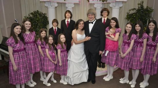 Φρίκη στην Καλιφόρνια: Κρατούσαν αλυσοδεμένα και χωρίς φαγητό τα 12 παιδιά τους